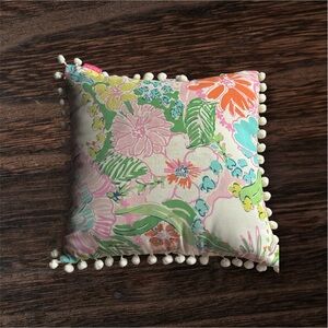 Lilly Pulitzer pillow outdoor/indoor one only